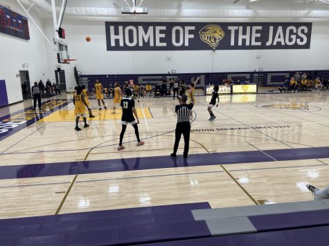 SJCC Jaguars defending the paint.