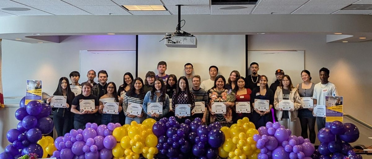 Honors students pose for a group photo.